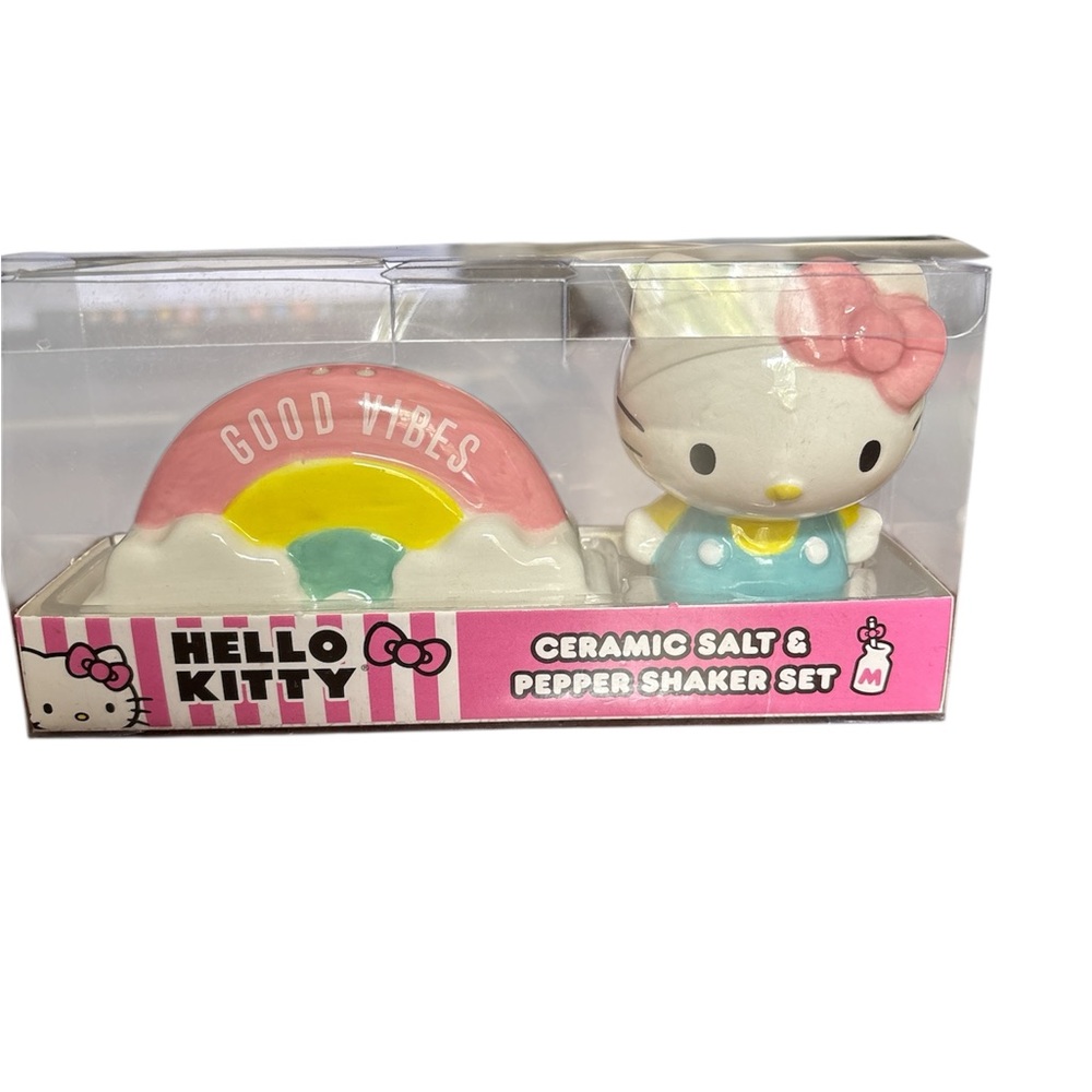 Hello Kitty Ceramic Salt and Pepper Shakers NWT